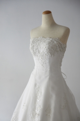 Ellie（エリー） Annie Bridal by P.R.A.H.